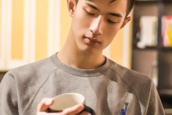 吴莎命理的暗藏玄机，你的八字真的能决定一生吗？